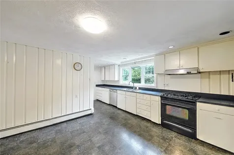 85 Governor Bradford Drive Barrington RI 02806