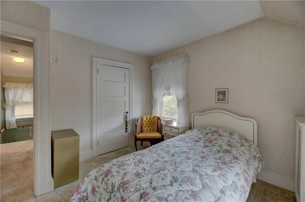 8 Chapel Road Barrington RI 02806
