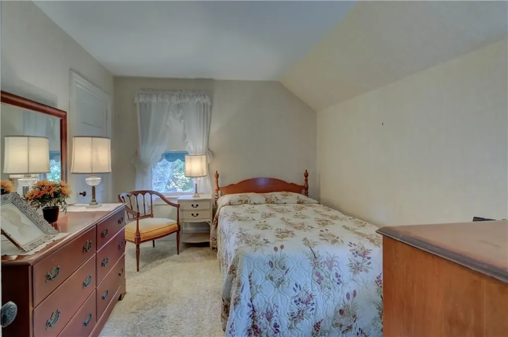 8 Chapel Road Barrington RI 02806