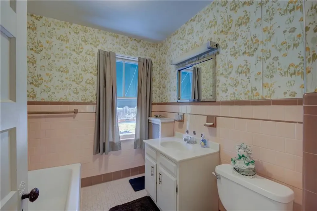 8 Chapel Road Barrington RI 02806