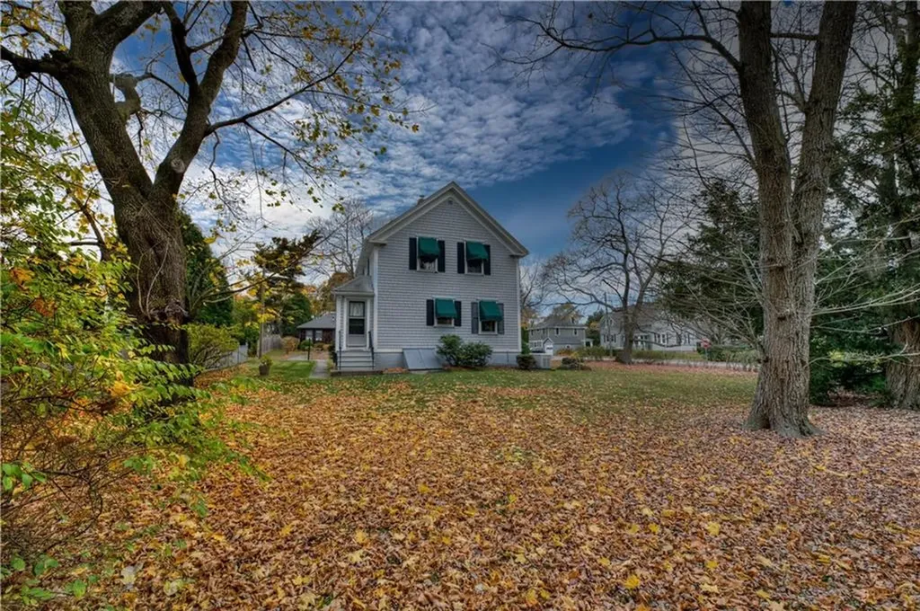 8 Chapel Road Barrington RI 02806