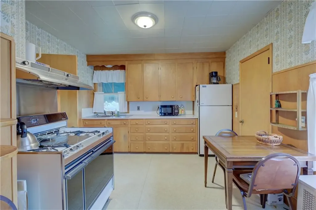 8 Chapel Road Barrington RI 02806