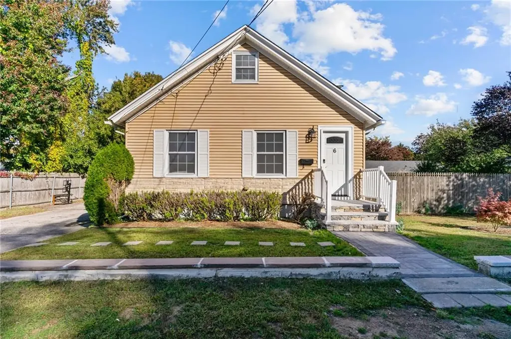 6 Kent Street West Warwick RI 02893