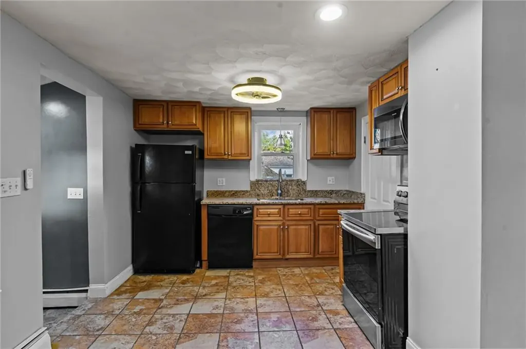 6 Kent Street West Warwick RI 02893