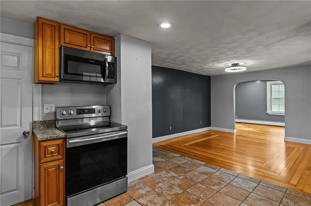 6 Kent Street West Warwick RI 02893