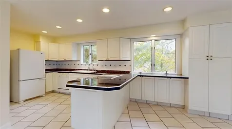 66 Silver Lake Avenue South Kingstown RI 02879