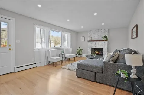 40 Woodlawn Road North Smithfield RI 02896