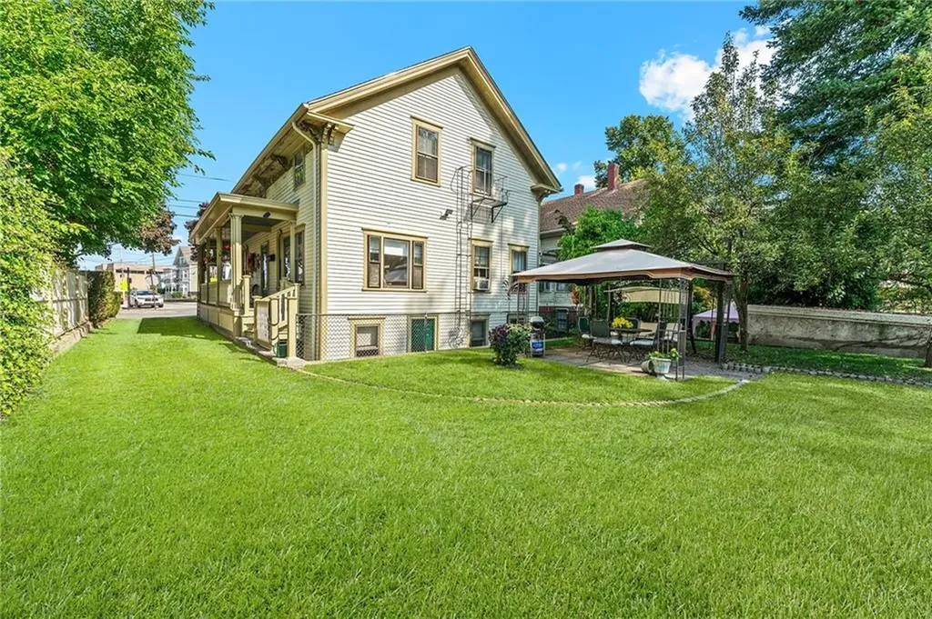 286 Central Street Central Falls RI 02863
