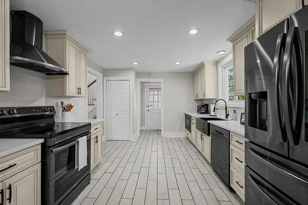 188 Canton Street Providence RI 02908