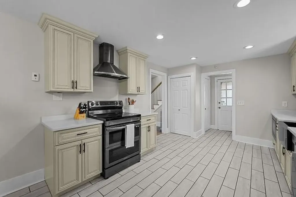 188 Canton Street Providence RI 02908