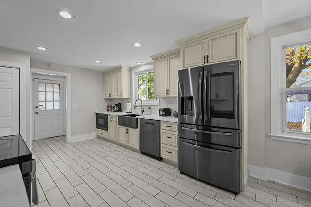 188 Canton Street Providence RI 02908