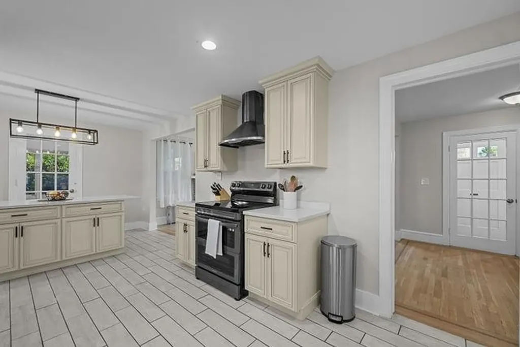 188 Canton Street Providence RI 02908