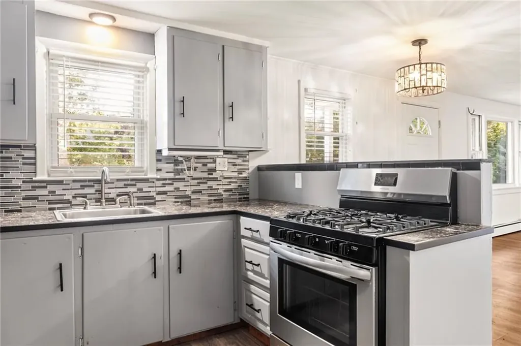 28 Florida Avenue Coventry RI 02816