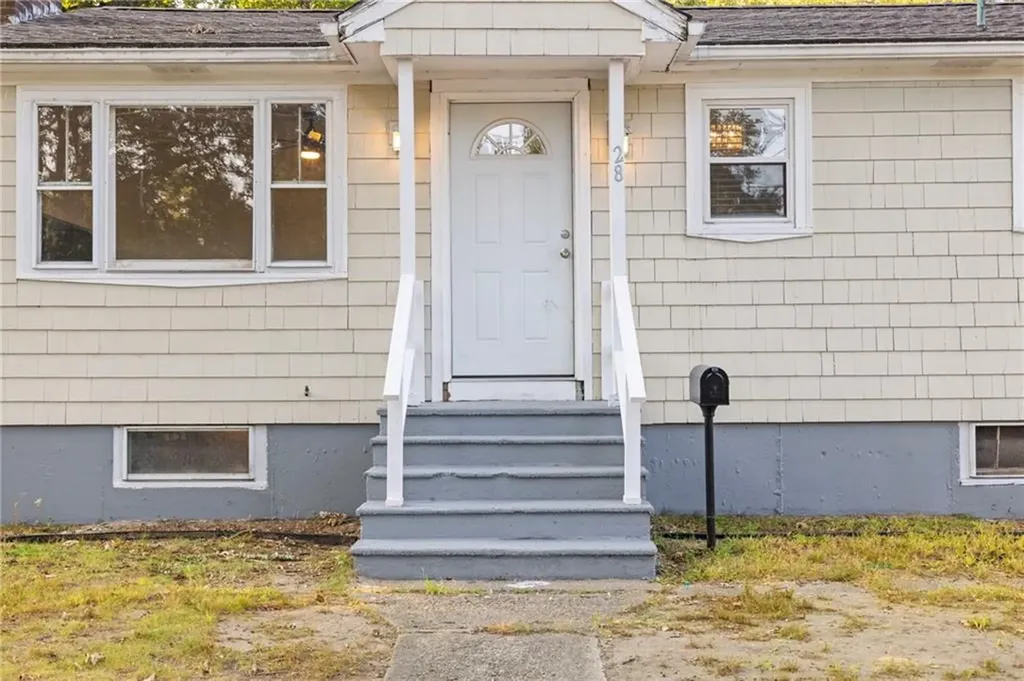 28 Florida Avenue Coventry RI 02816