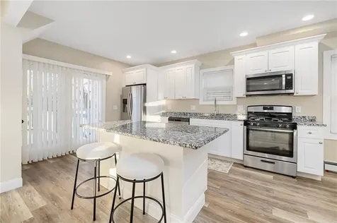 39 Maple Avenue East Providence RI 02915