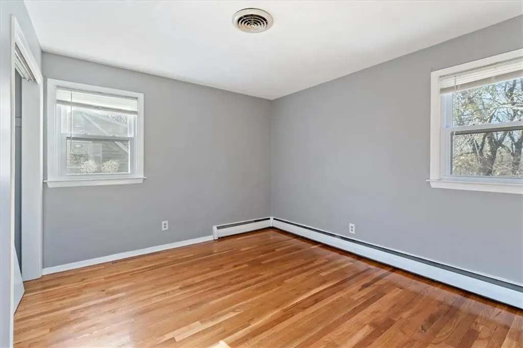 18 Roslyn Avenue Cranston RI 02910