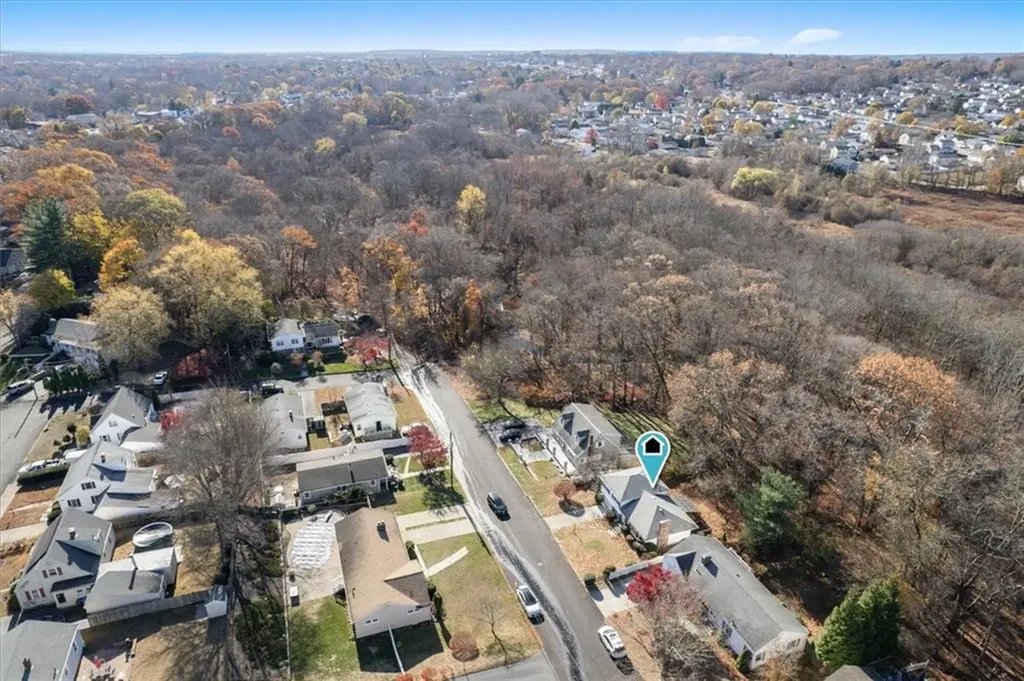 18 Roslyn Avenue Cranston RI 02910