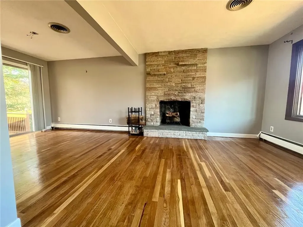 18 Roslyn Avenue Cranston RI 02910