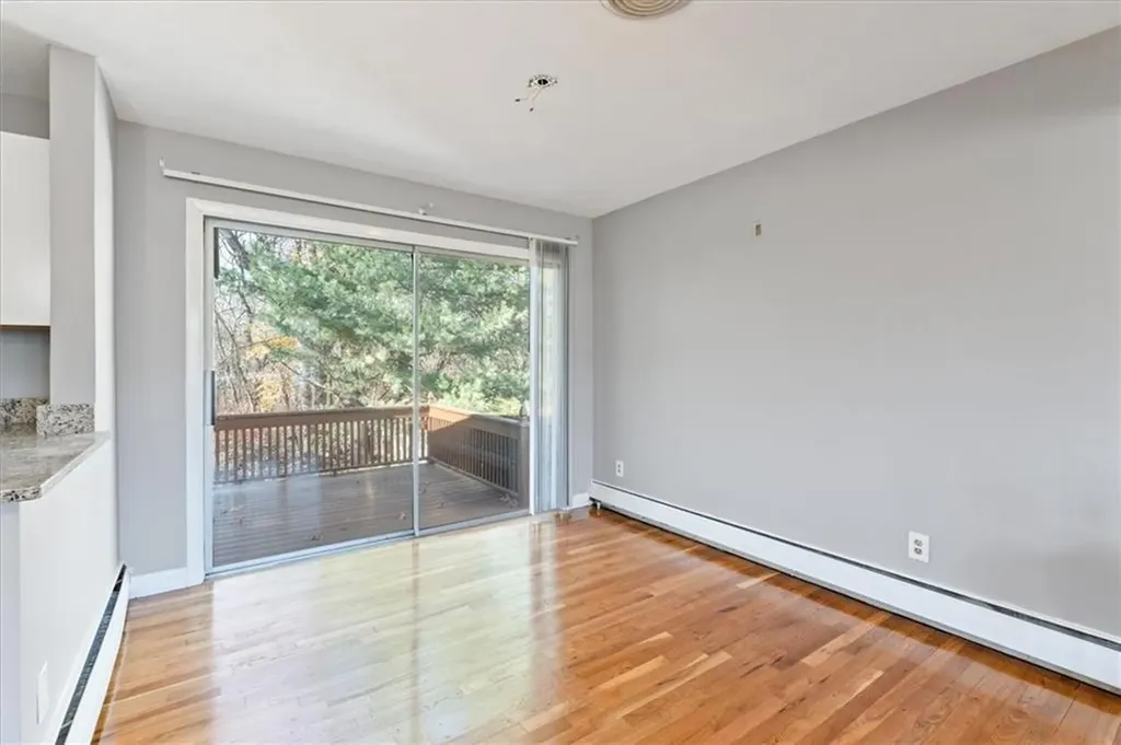 18 Roslyn Avenue Cranston RI 02910