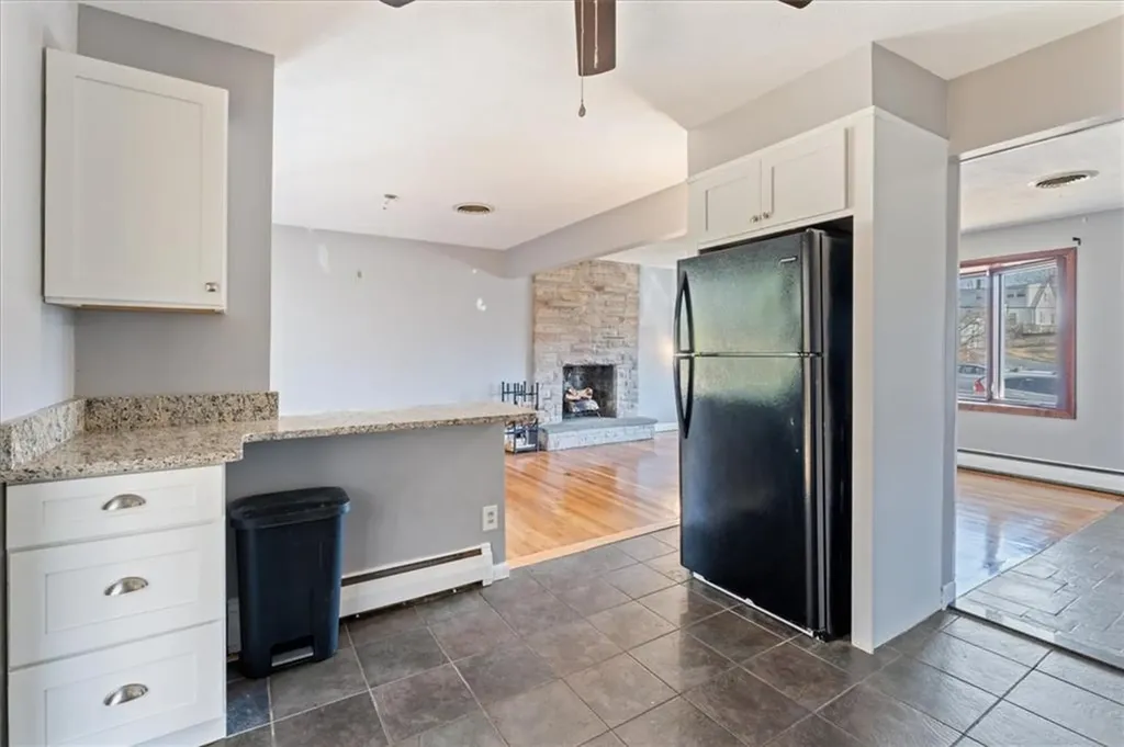 18 Roslyn Avenue Cranston RI 02910