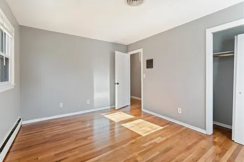 18 Roslyn Avenue Cranston RI 02910