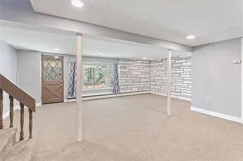 18 Roslyn Avenue Cranston RI 02910