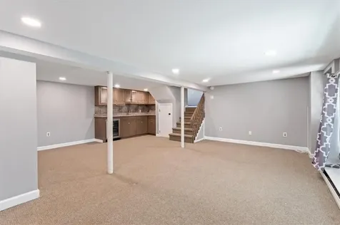 18 Roslyn Avenue Cranston RI 02910