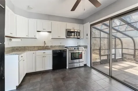 18 Roslyn Avenue Cranston RI 02910