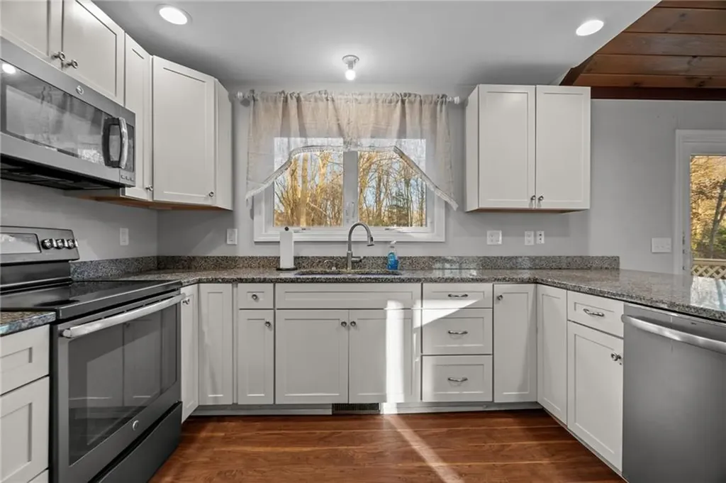 1420 Chopmist Hill Road Scituate RI 02857