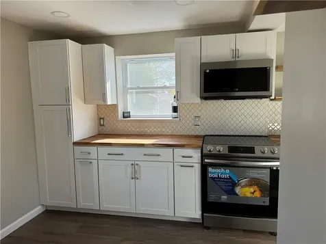 17 Granger Court Warwick RI 02889