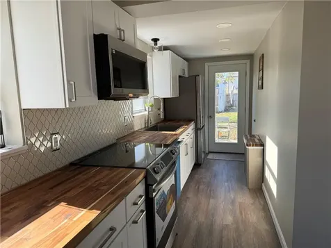 17 Granger Court Warwick RI 02889