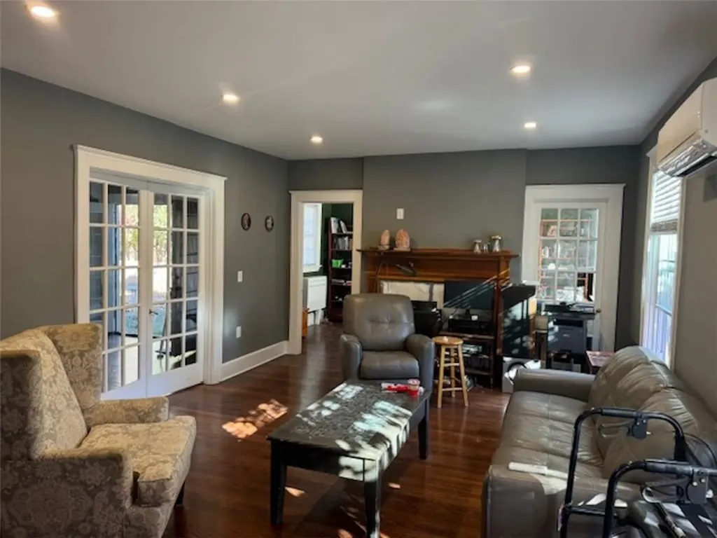 127 Columbia Avenue Cranston RI 02905
