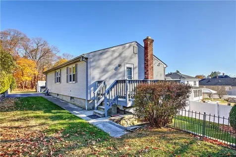 102 Walnut Street Johnston RI 02919