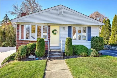 102 Walnut Street Johnston RI 02919