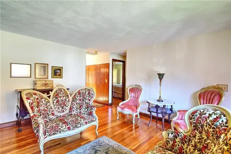 102 Walnut Street Johnston RI 02919