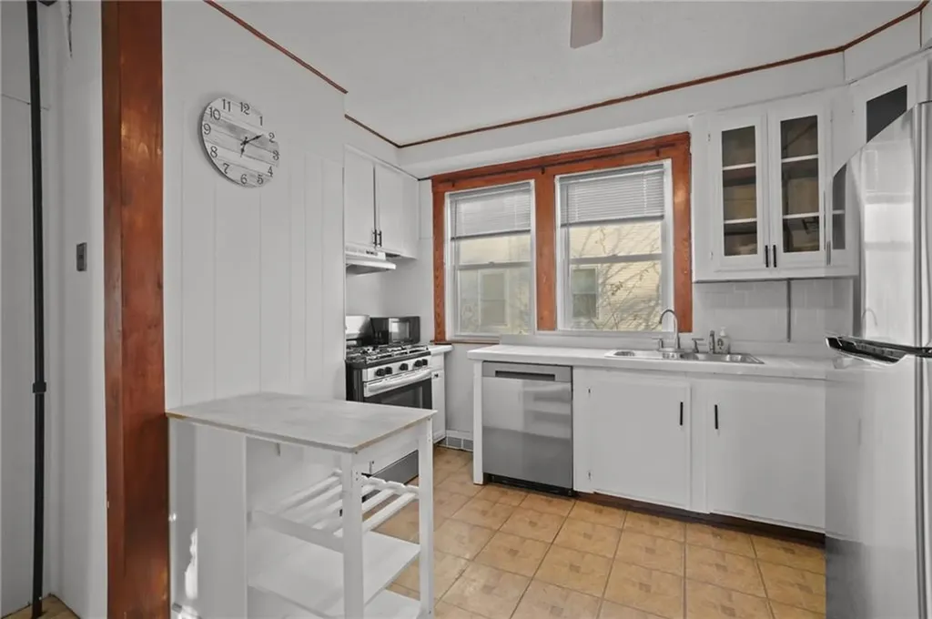 199 Woodward Avenue East Providence RI 02914