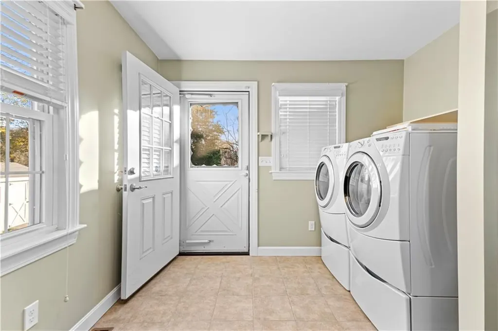 148 Stone Avenue Warwick RI 02889