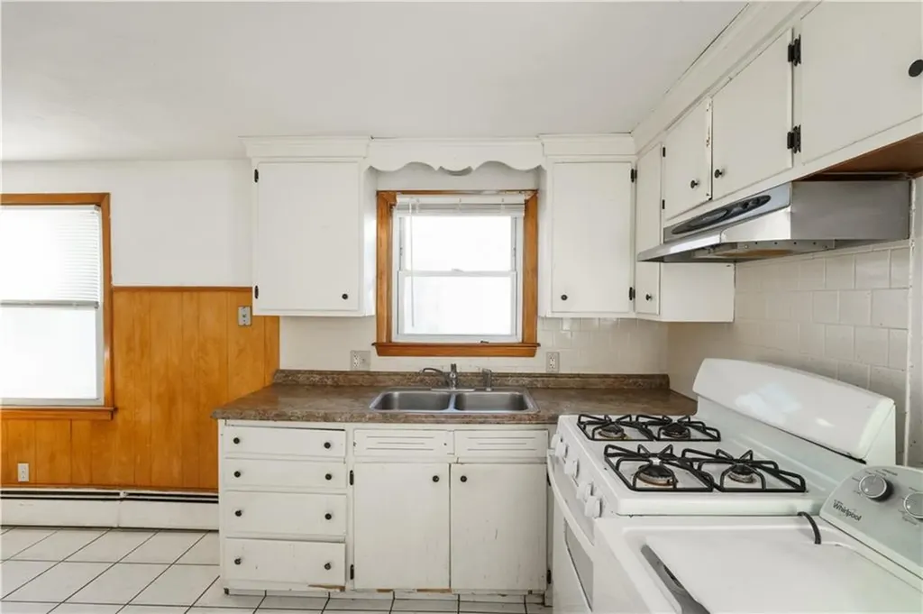 563 Laurel Hill Avenue Cranston RI 02920