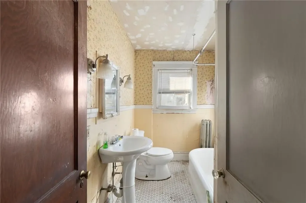 51 53 Oakland Avenue Cranston RI 02910