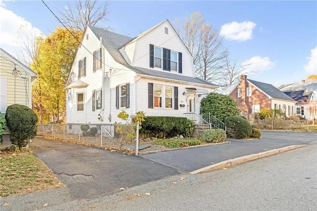 12 Lookout Avenue North Providence RI 02911