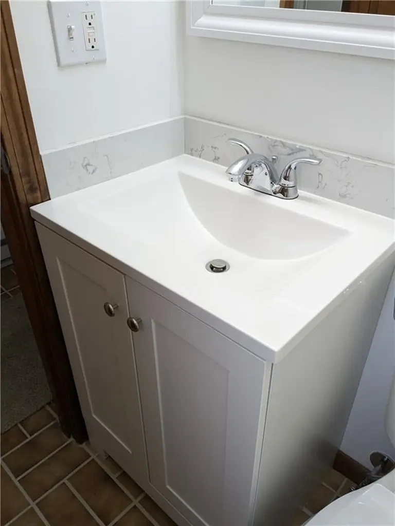 6 Beacon Street Westerly RI 02891