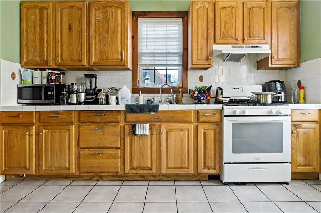 122 Ontario Street Providence RI 02907