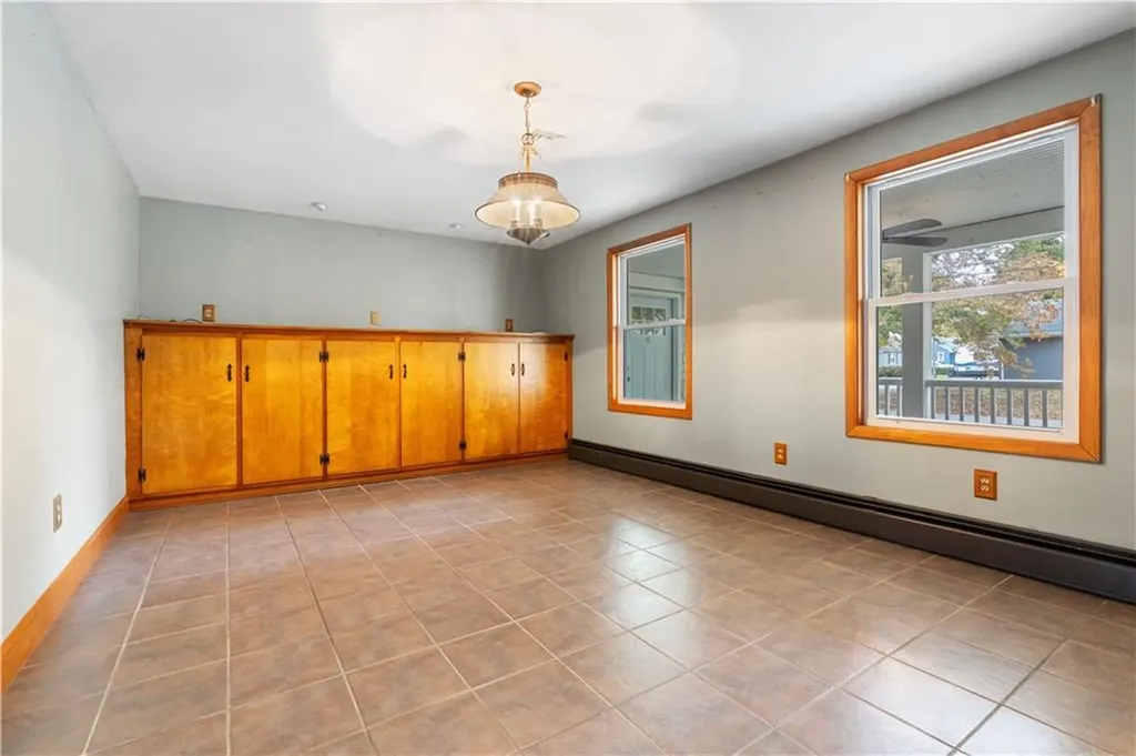 1 Hanley Lane Warren RI 02885