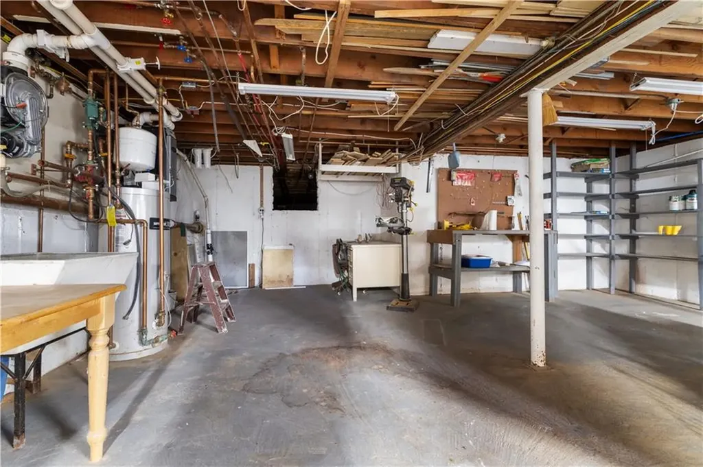 1 Hanley Lane Warren RI 02885