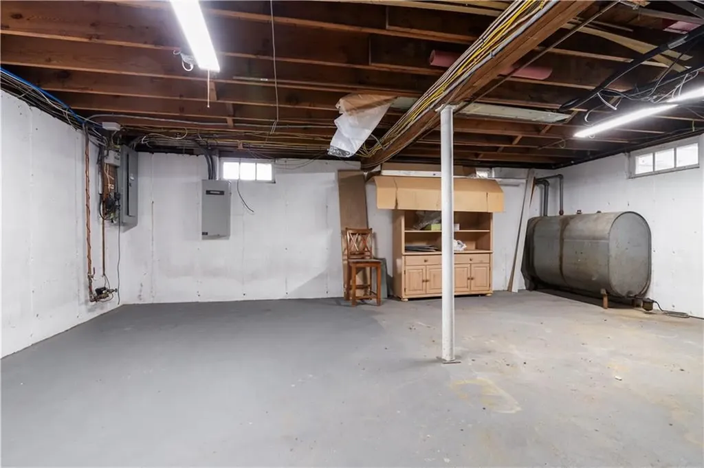 1 Hanley Lane Warren RI 02885