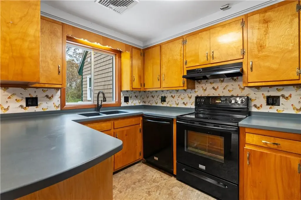 1 Hanley Lane Warren RI 02885