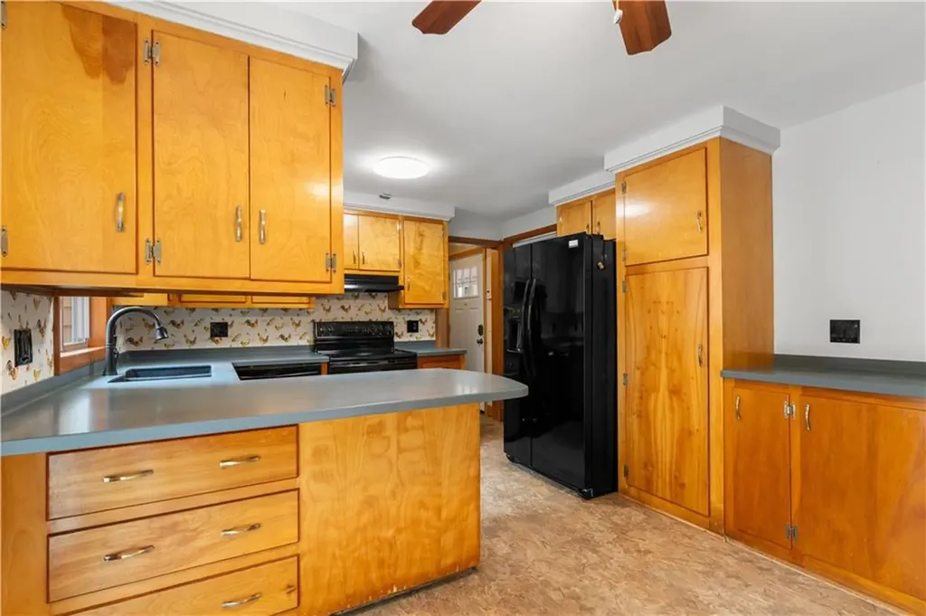 1 Hanley Lane Warren RI 02885