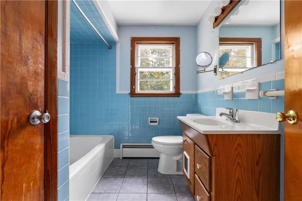 1 Hanley Lane Warren RI 02885