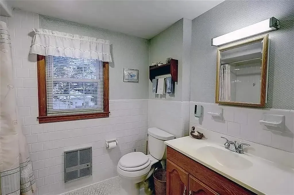 203 Lincoln Avenue Barrington RI 02806