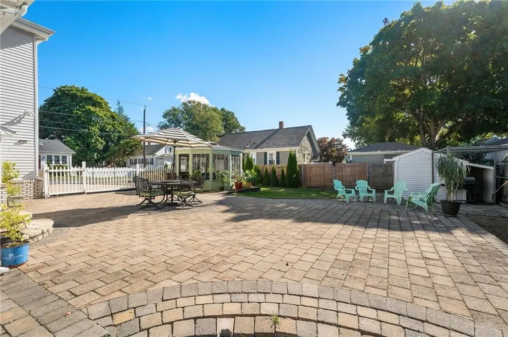 17 Elder Avenue East Providence RI 02915